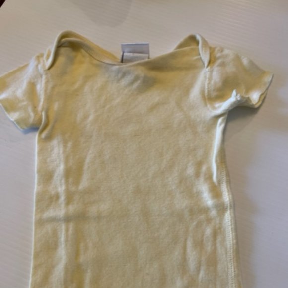 SIX (6) onesies all size 6-9 months, various brands and sleeve sizes - Picture 12 of 13